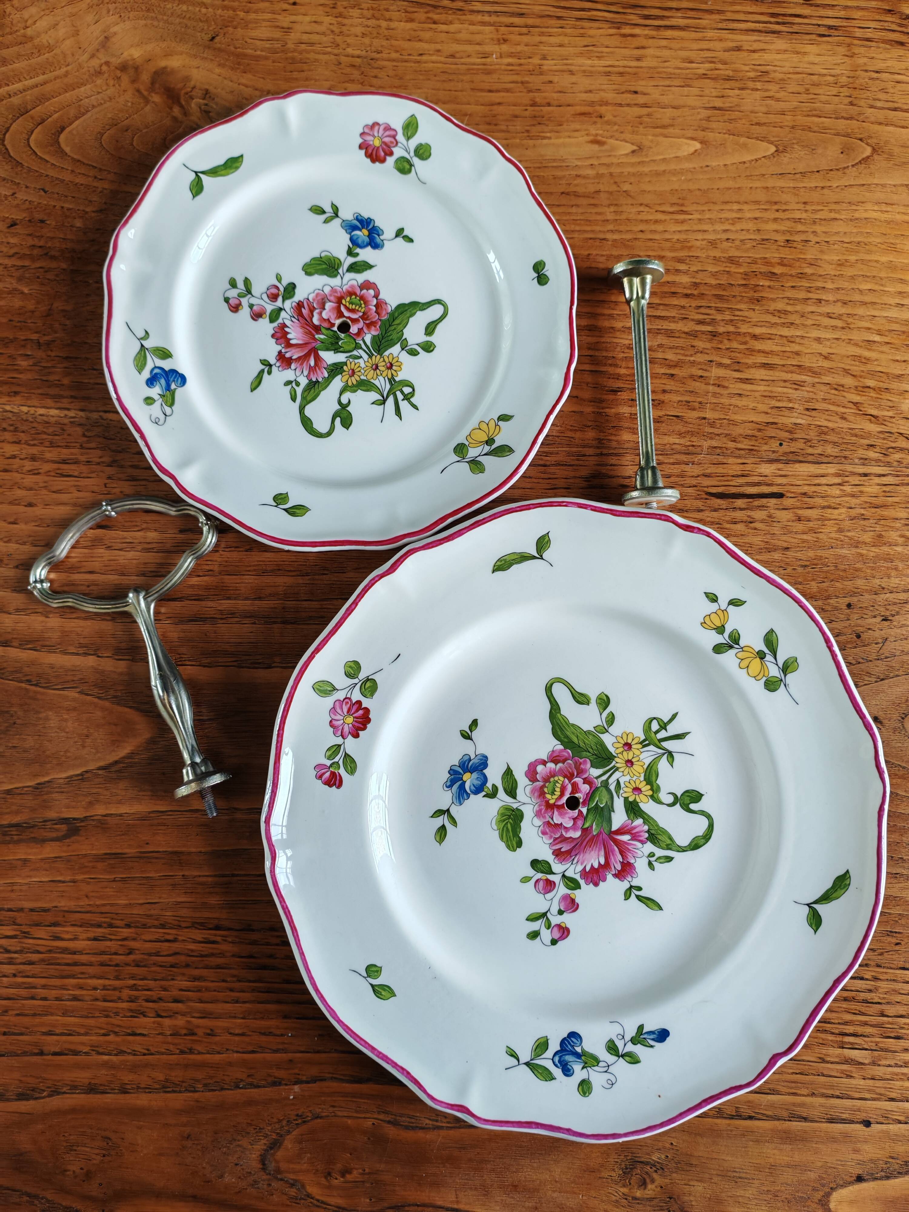 Two-tier porcelain cake stand