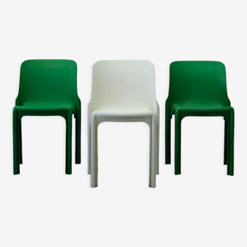 3 chaises par Vico Magistretti pour Artemide, Italie, années 1970