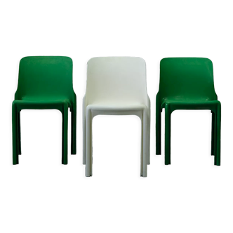 3 chaises par Vico Magistretti pour Artemide, Italie, années 1970