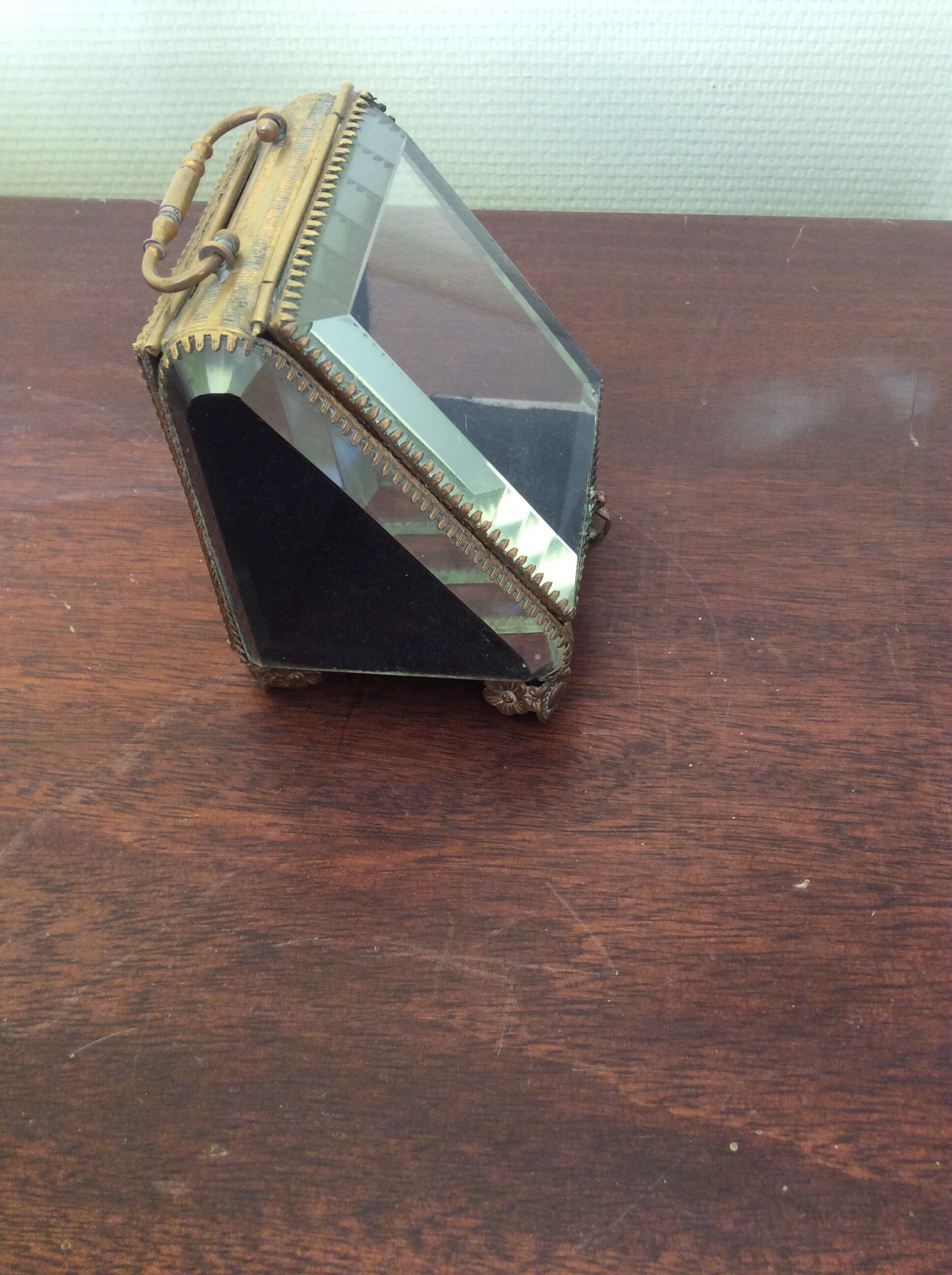 Small showcase for jewelry