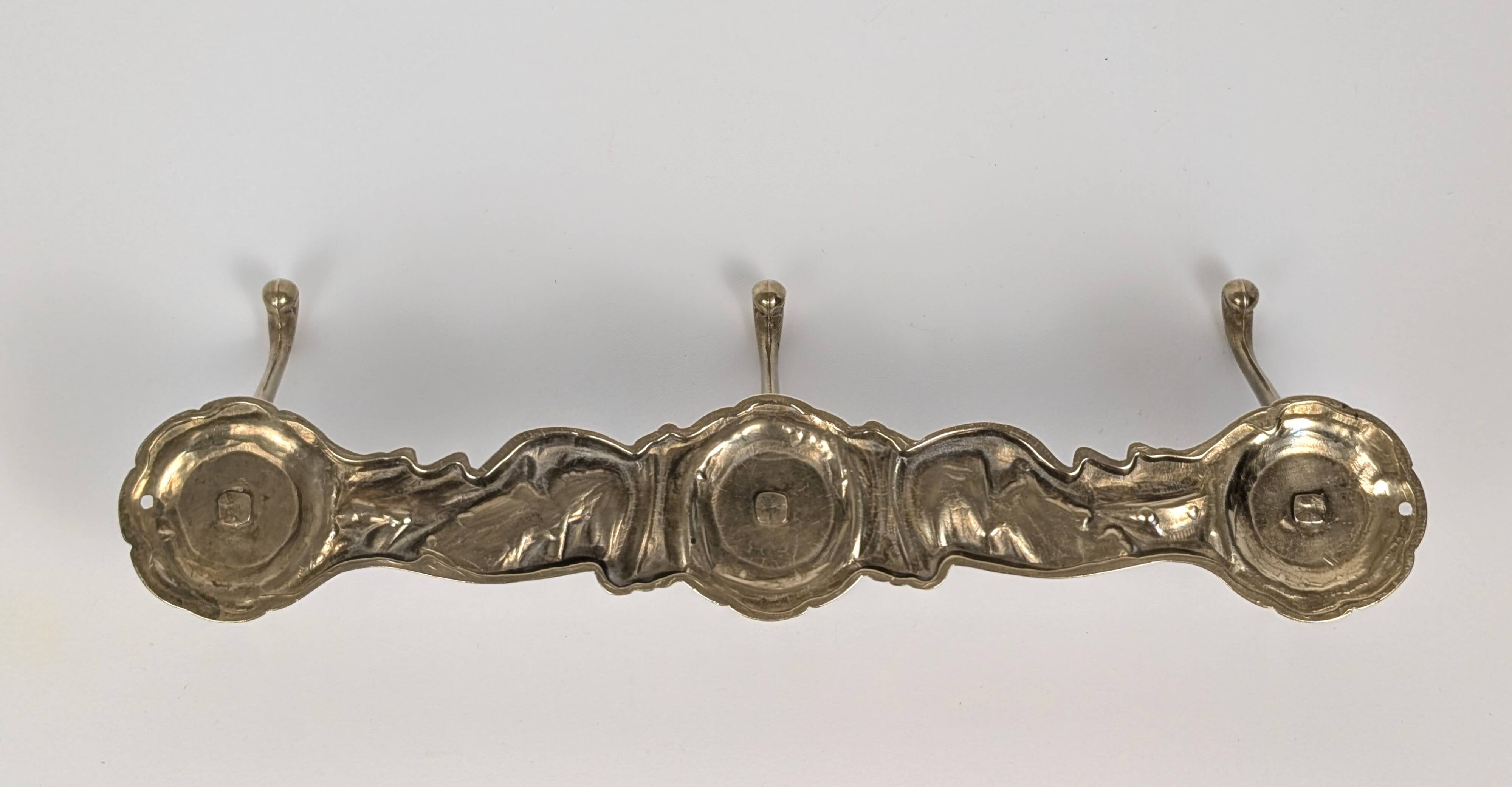 Wall-mounted coat rack