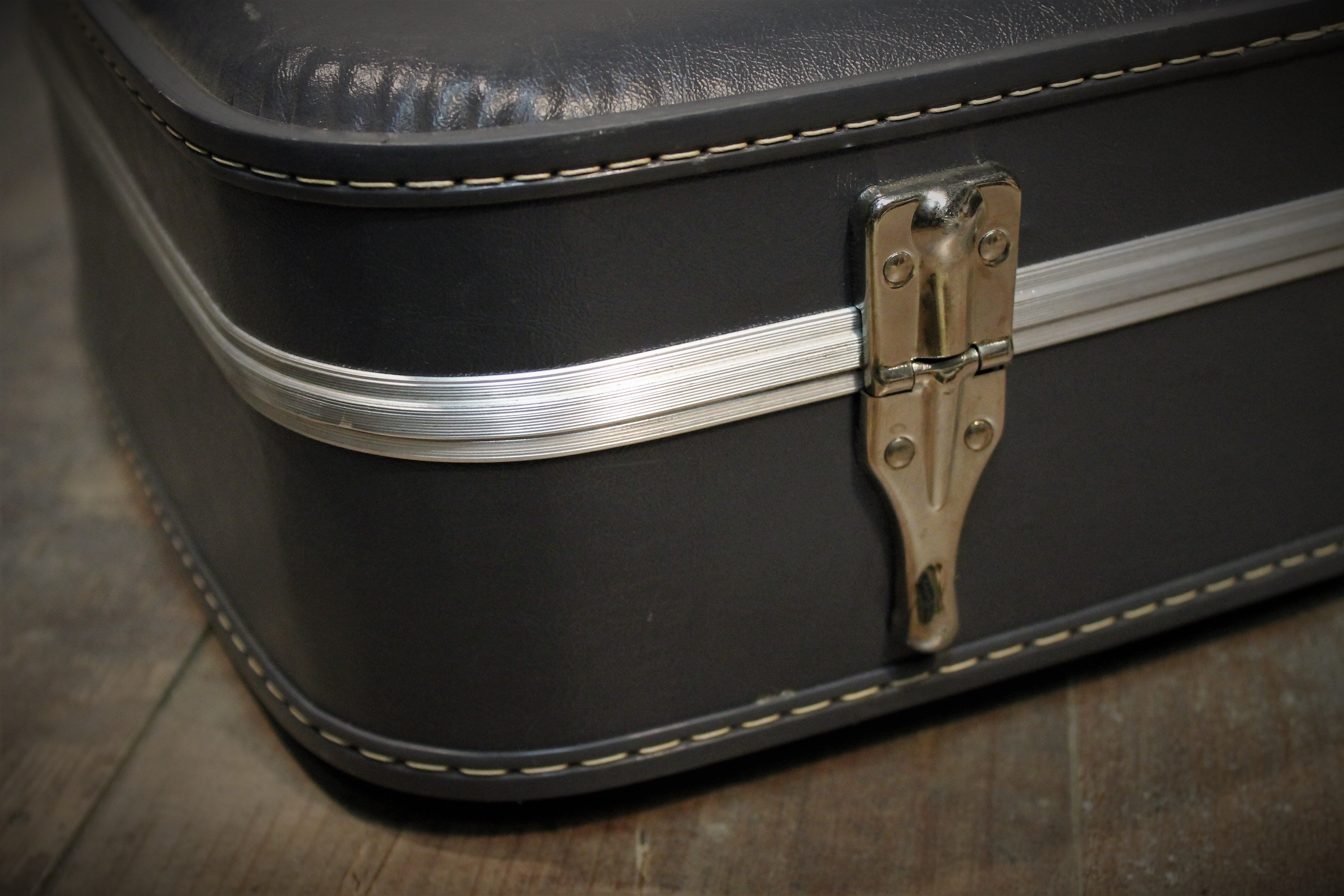 Nesting suitcases hostess & steward 60s