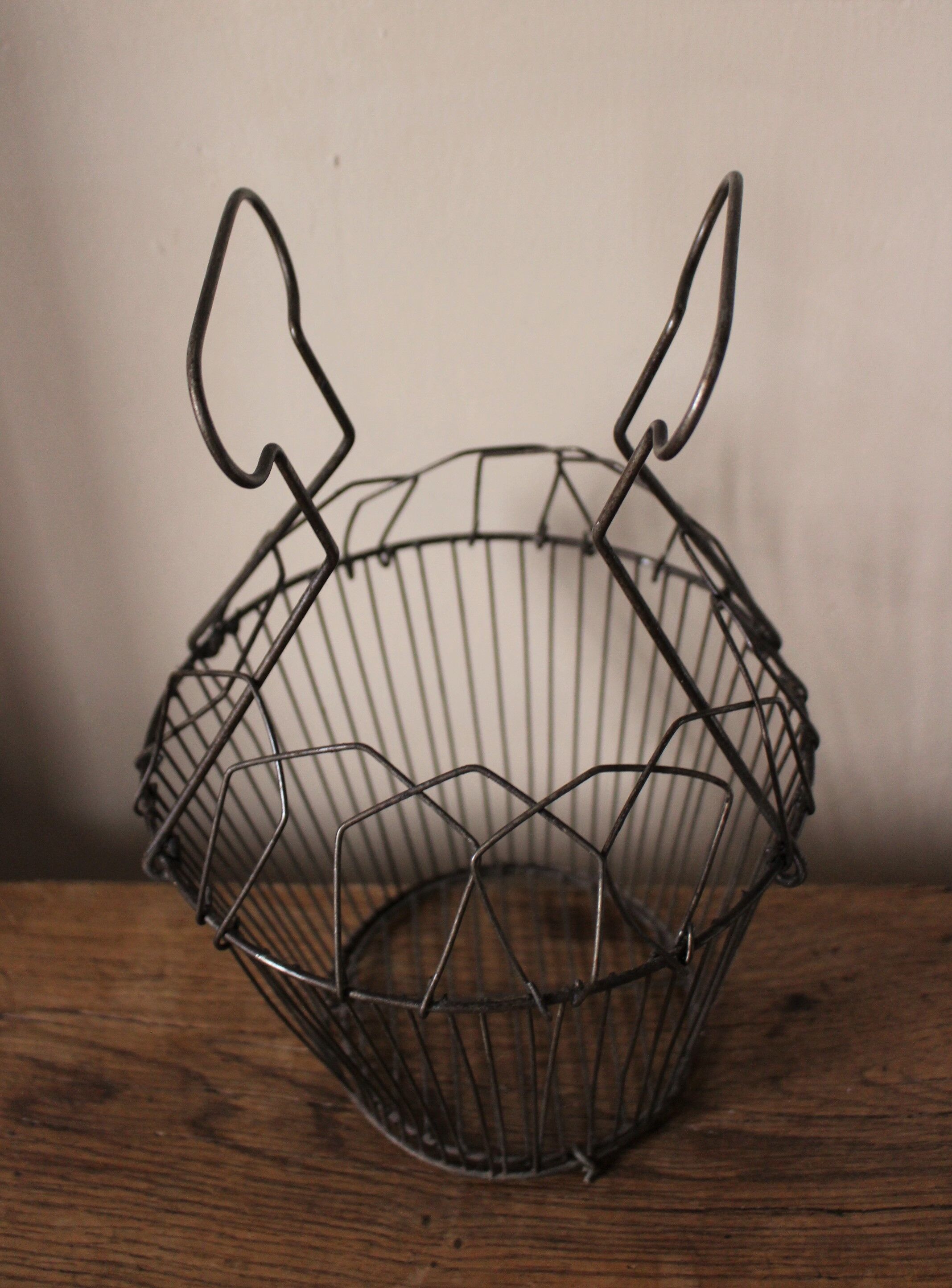 Salad basket metal star wire