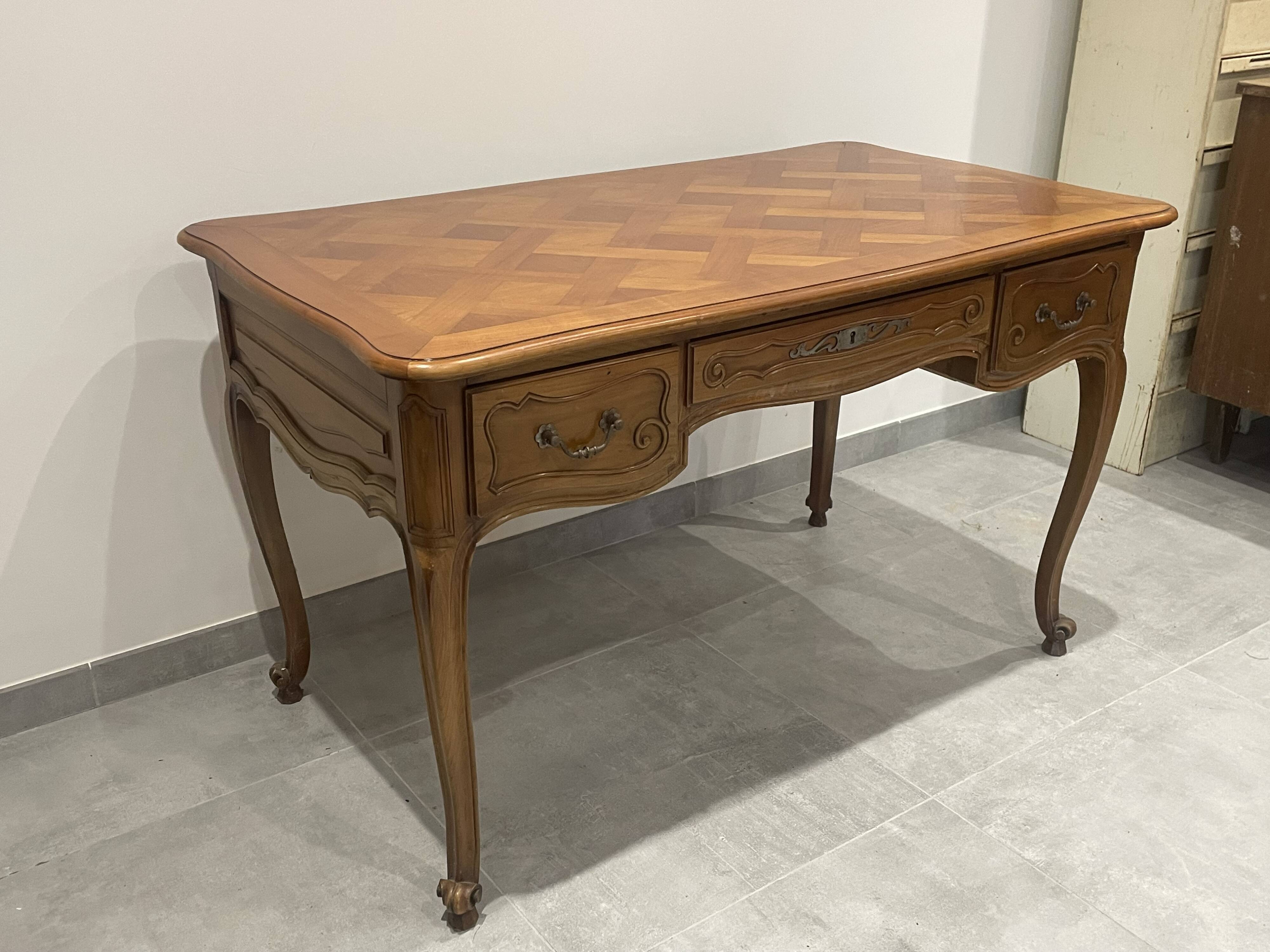Louis XV style desk, natural wood and marquetry top