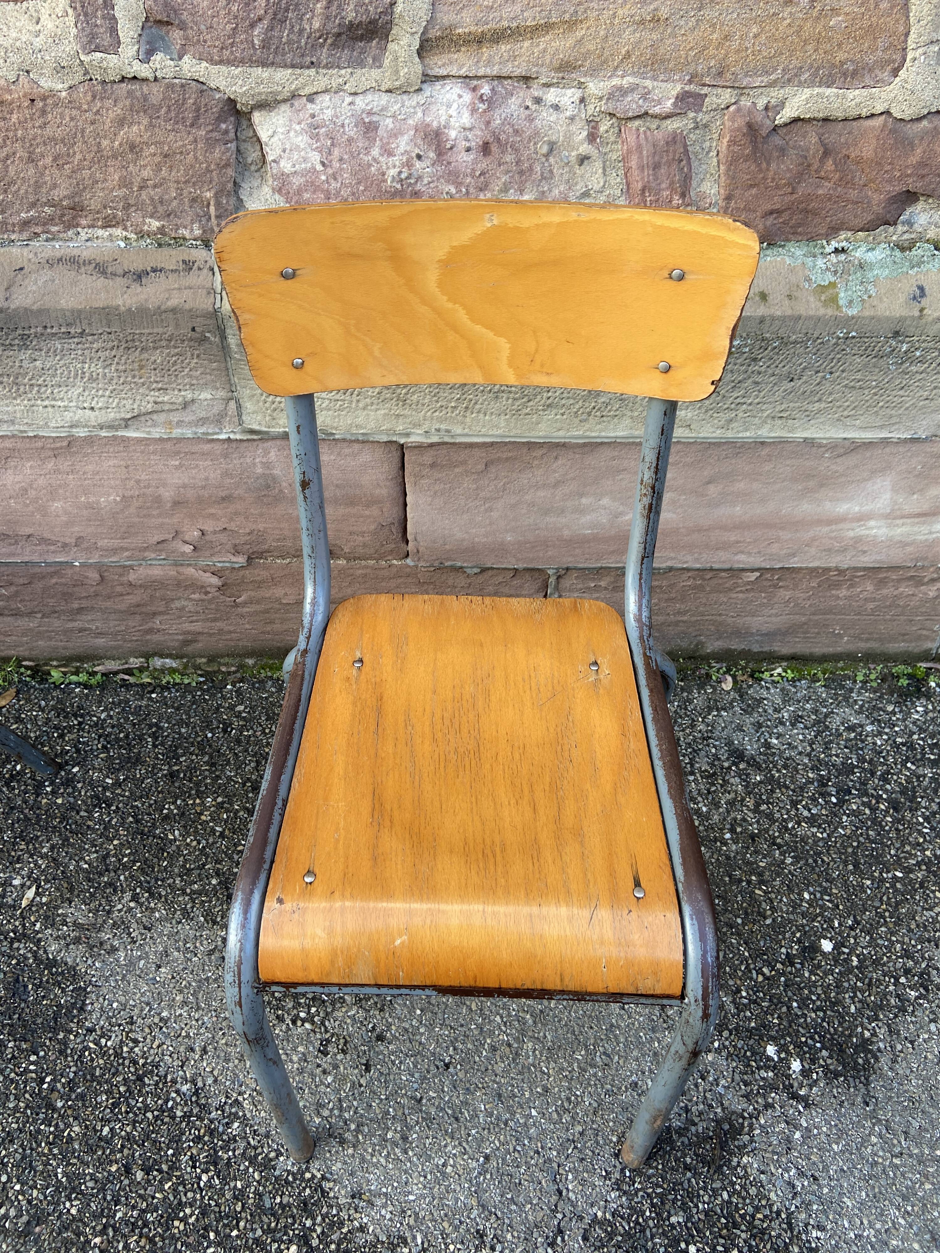 4 chaises d'école Vintage