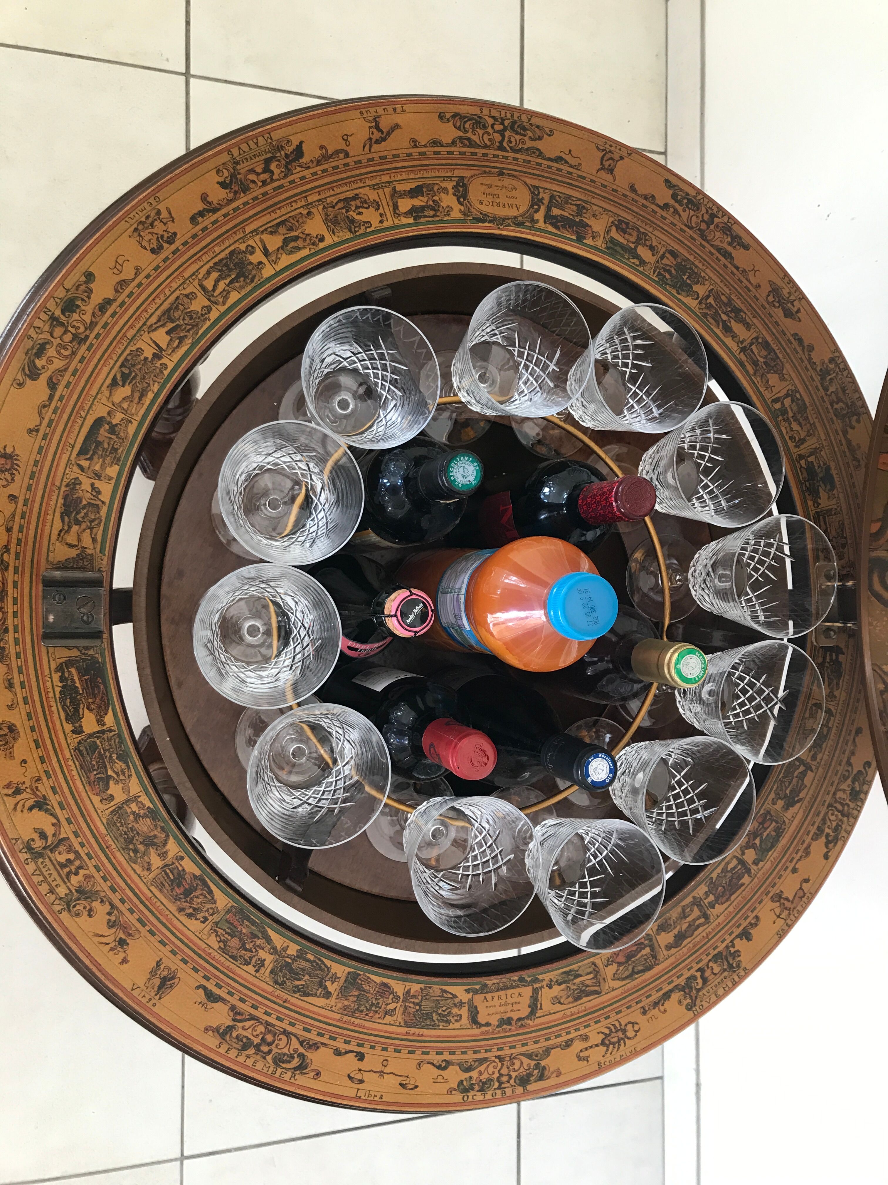 Bar en forme de globe terrestre vintage