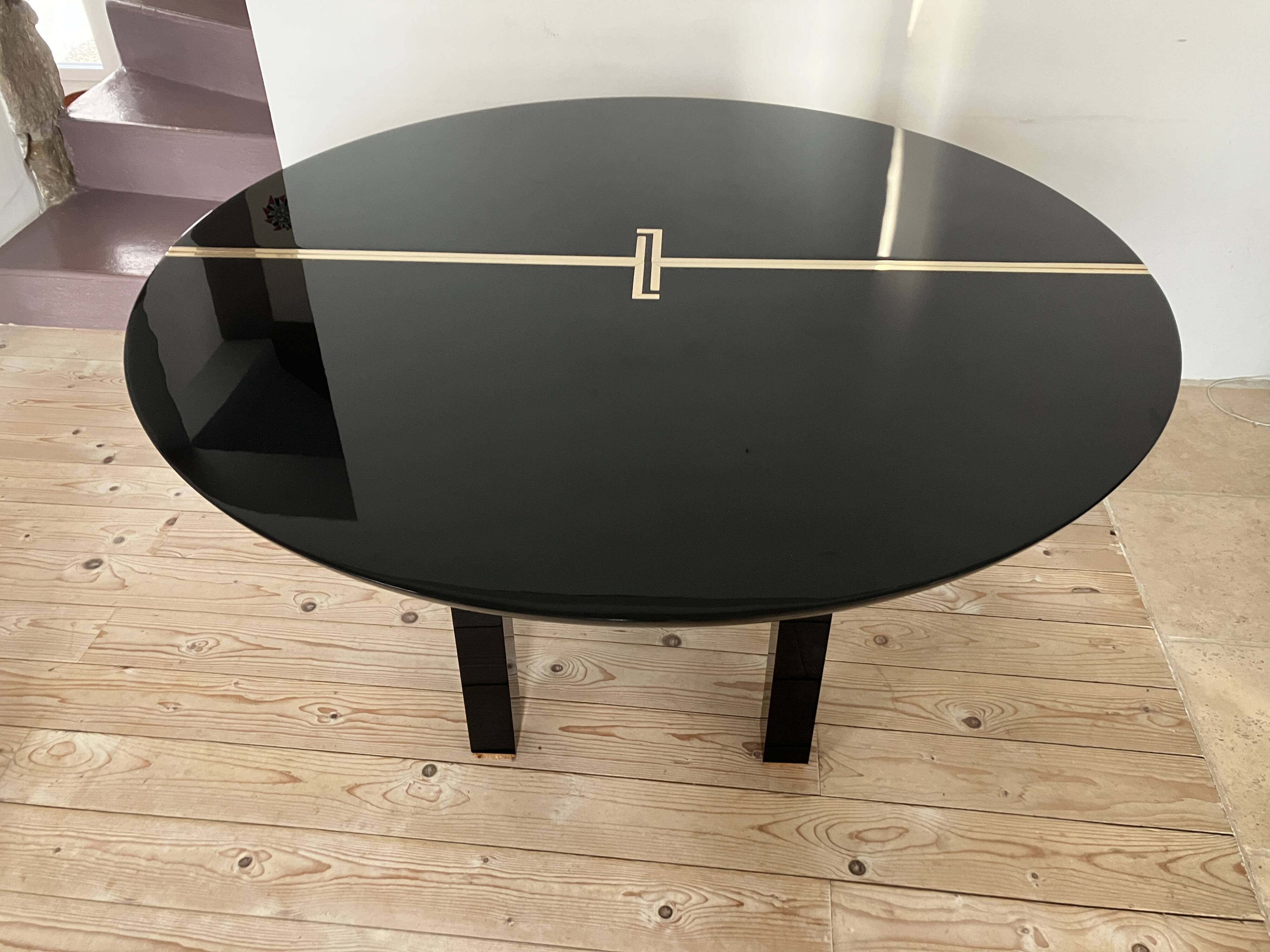 Table de salle à manger des années 1970 laquée  noire