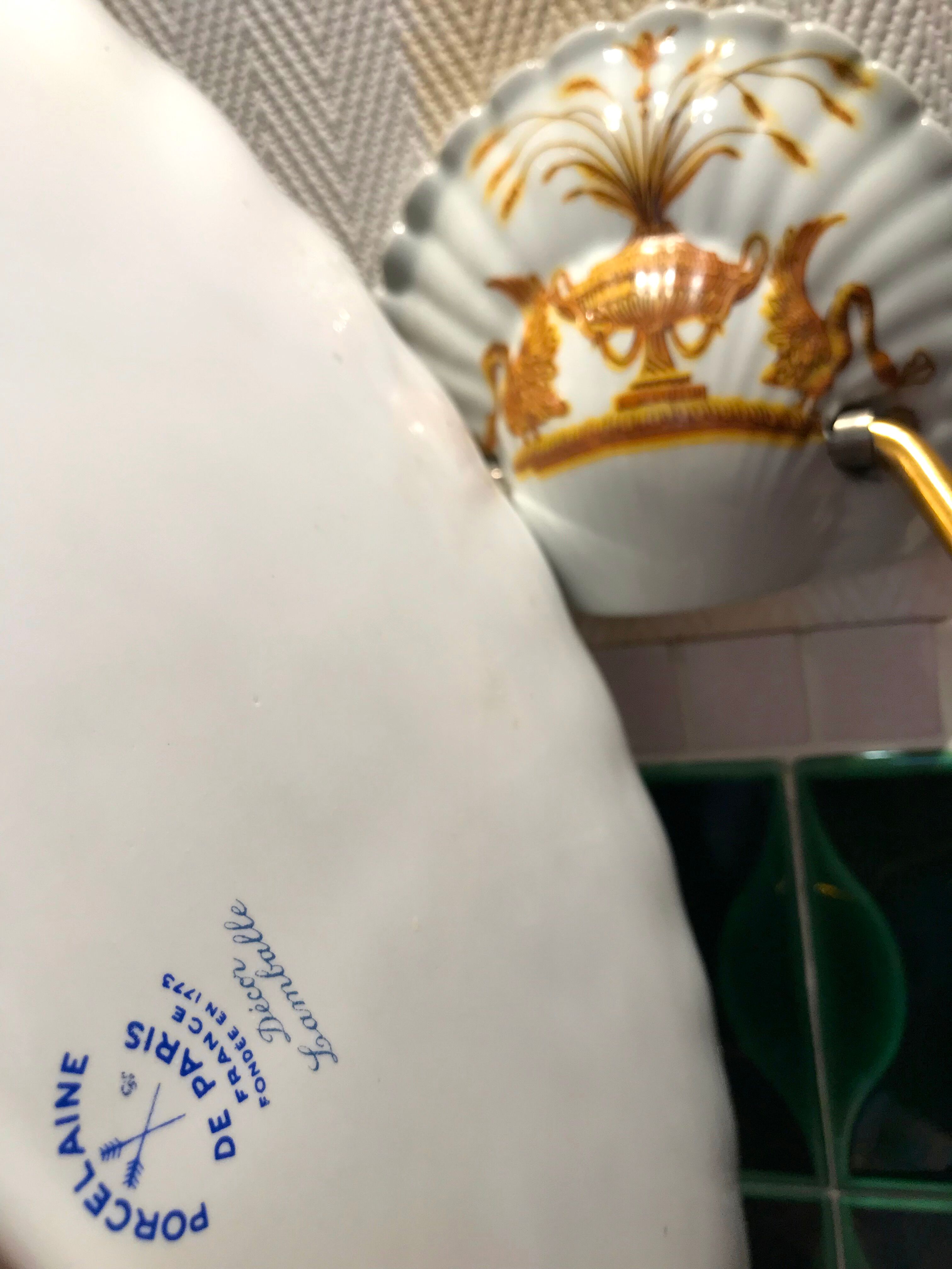 VINTAGE SHELL WASHBASIN SET PORCELAIN OF PARIS SHELVES BASIN AND TOWEL RACK