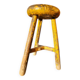 Tabouret en bois primitif sur trépied / hauteur 52 cm