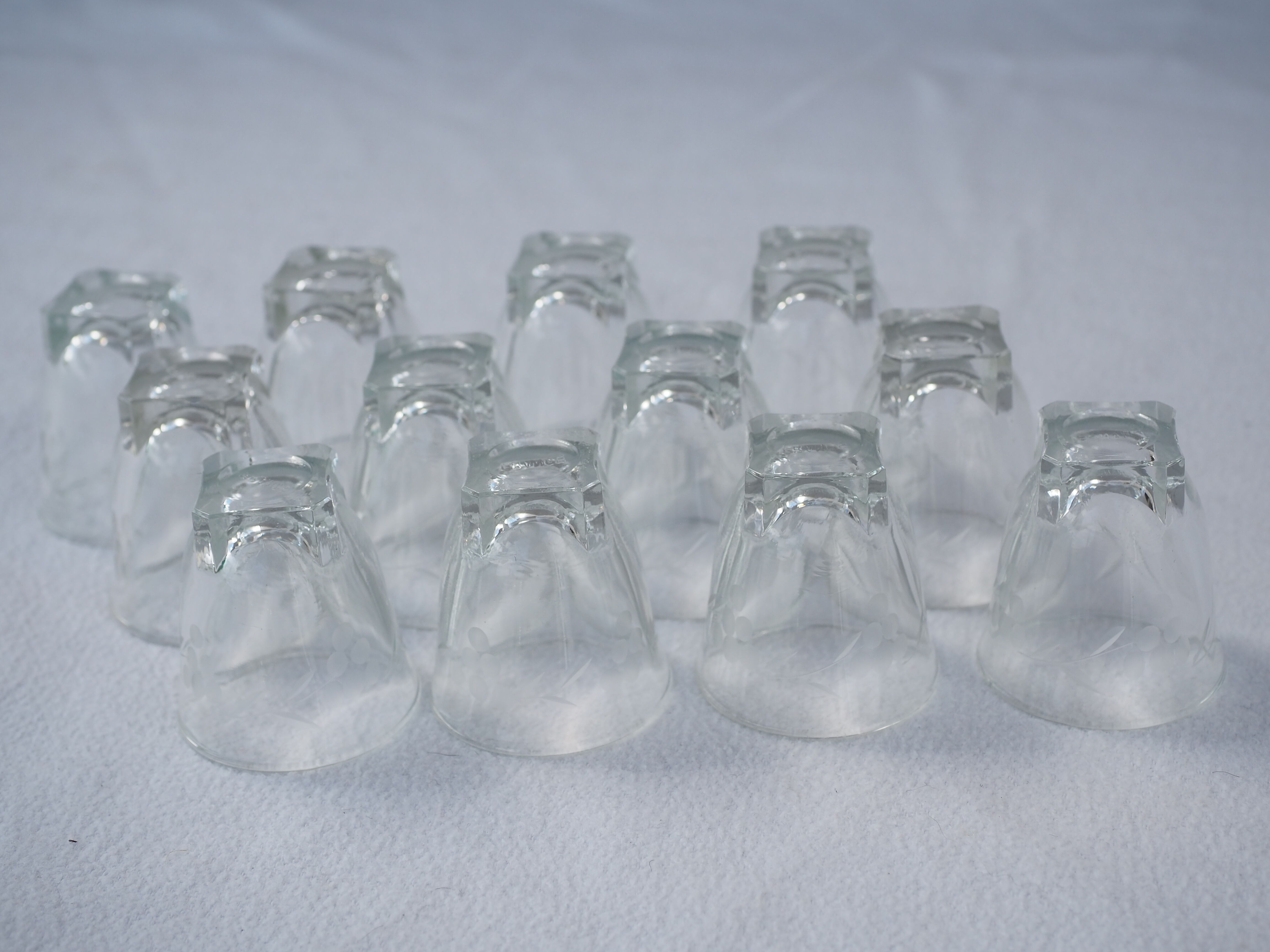 12 engraved liqueur glasses – from the 1960s-1970s