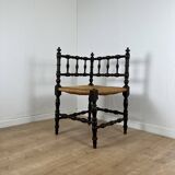 Corner chair in carved wood and straw, late 19th century.