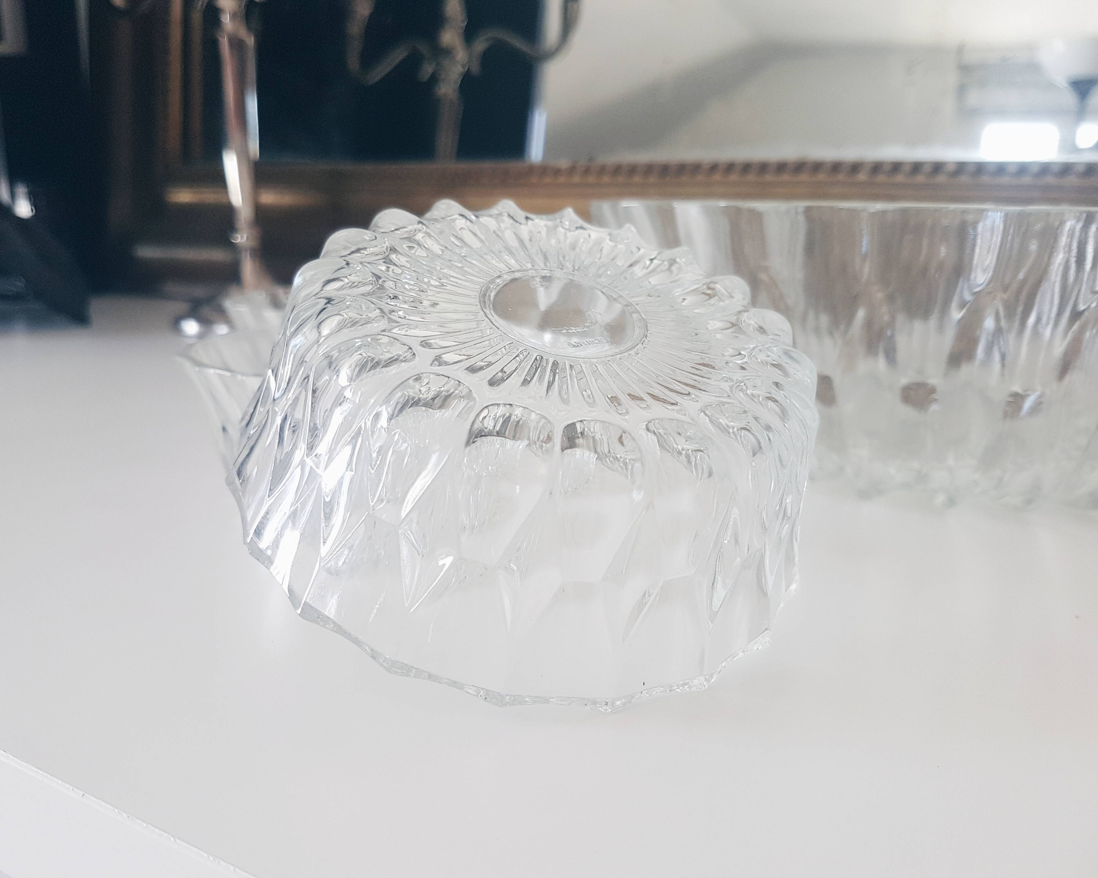 Glass dessert service bowl and cups