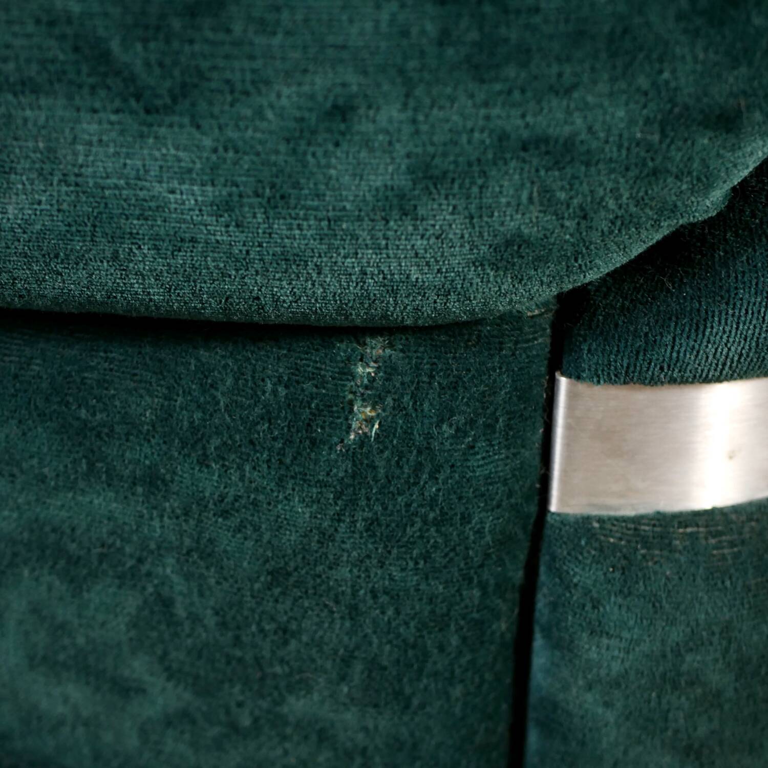 Pair of Beka armchairs in green velvet