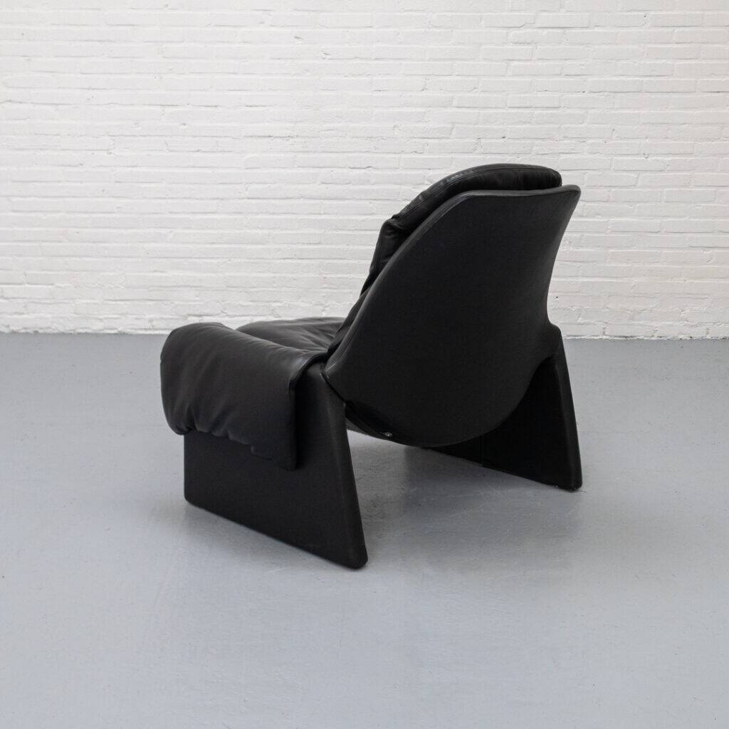 Saporiti Italia P60 armchair with ottoman