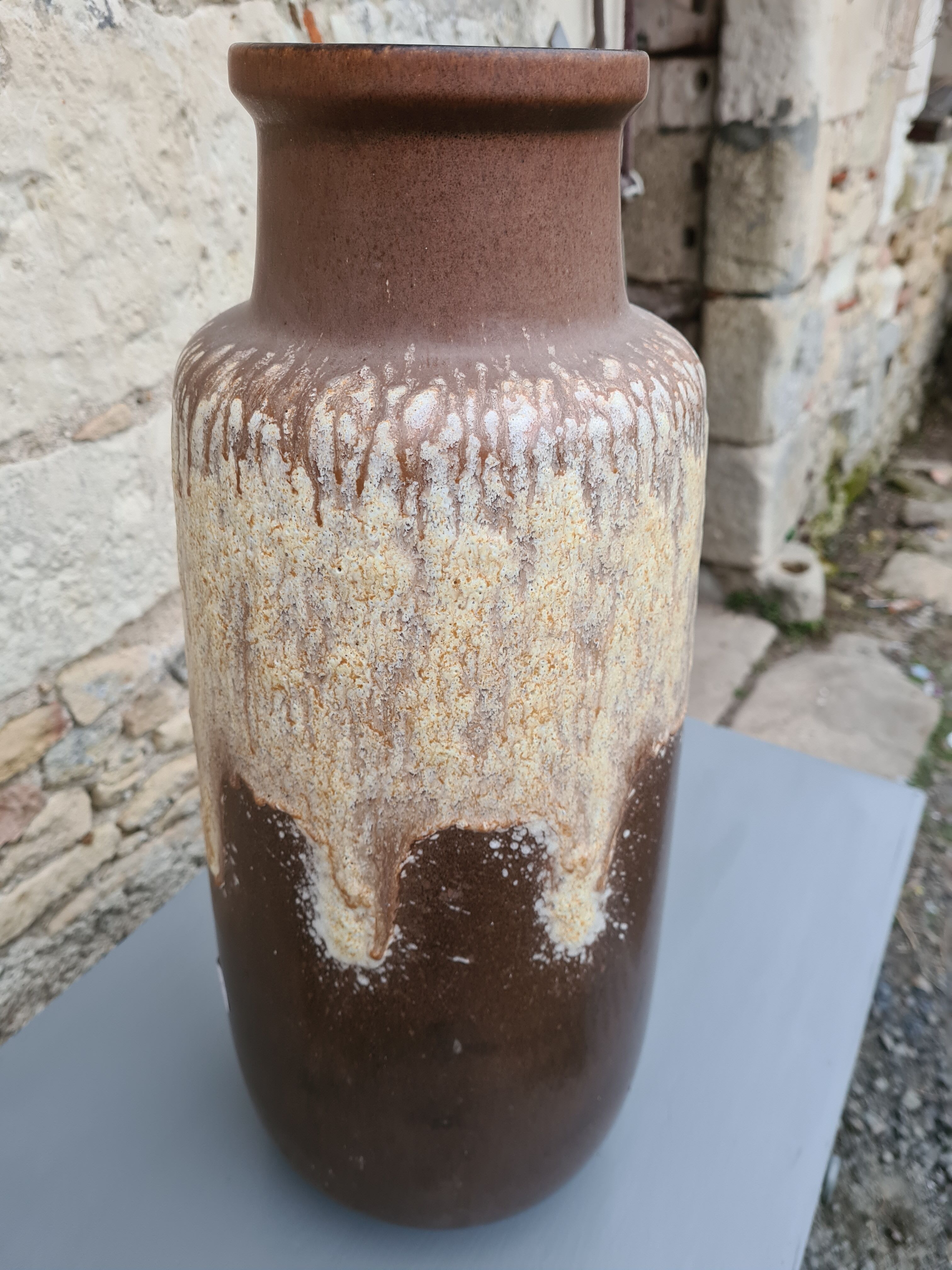 Ceramic umbrella door