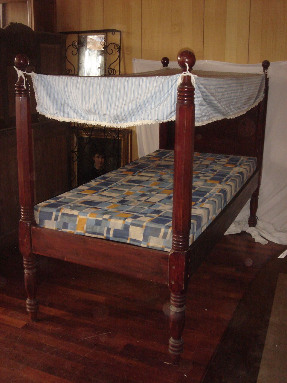 Cuban mahogany canopy bed