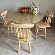 Chaise rétro en pin massif brut style Windsor