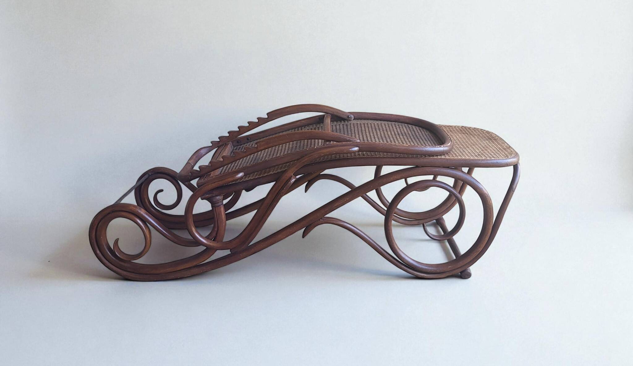 Thonet chaise longue No. 2 (No. 9702) 1900s