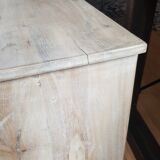 Chiseled mango tree bedside