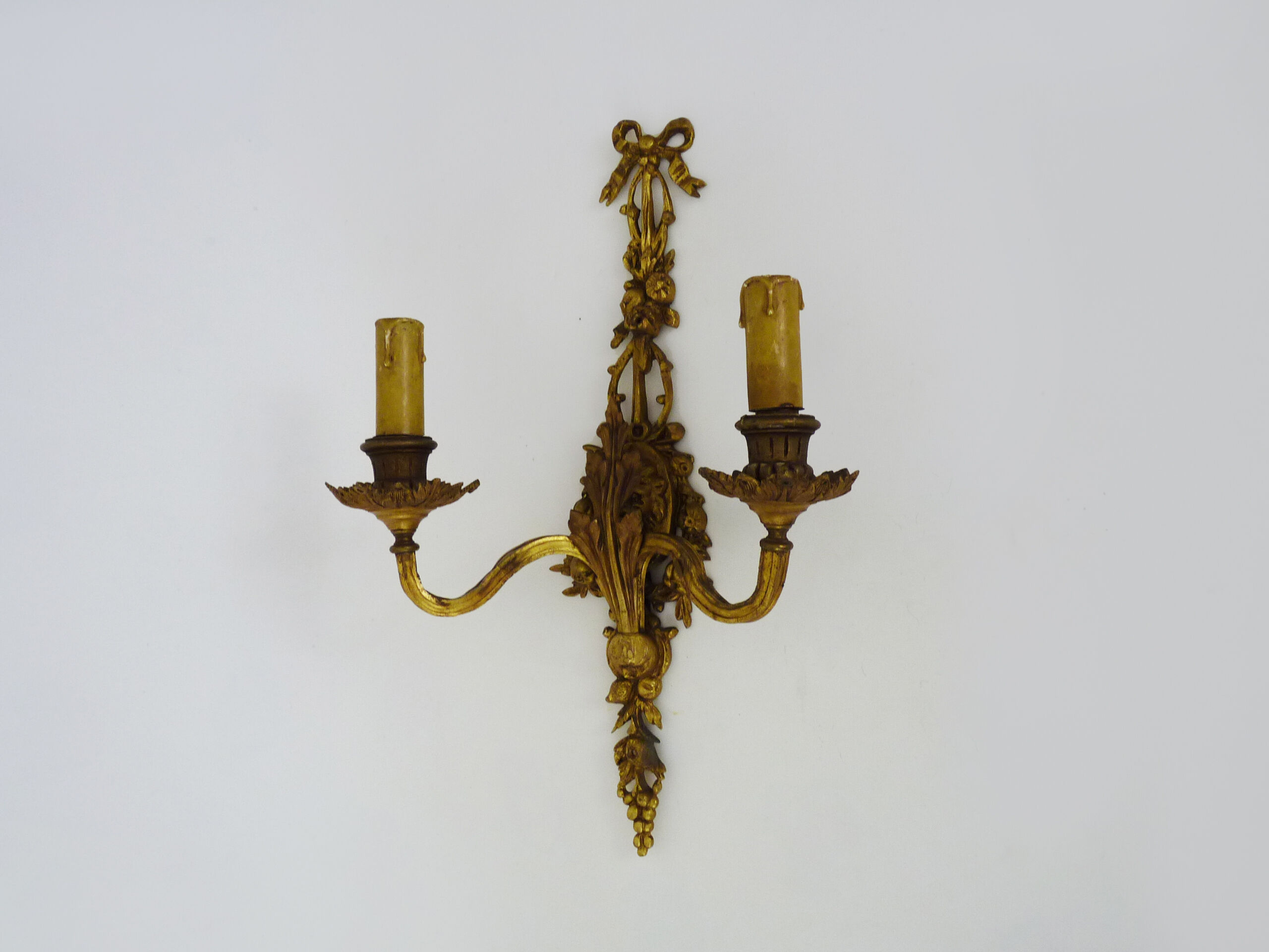 Vintage wall lamp decorated with ribbon and grape. Louis XVI style. XIXth
