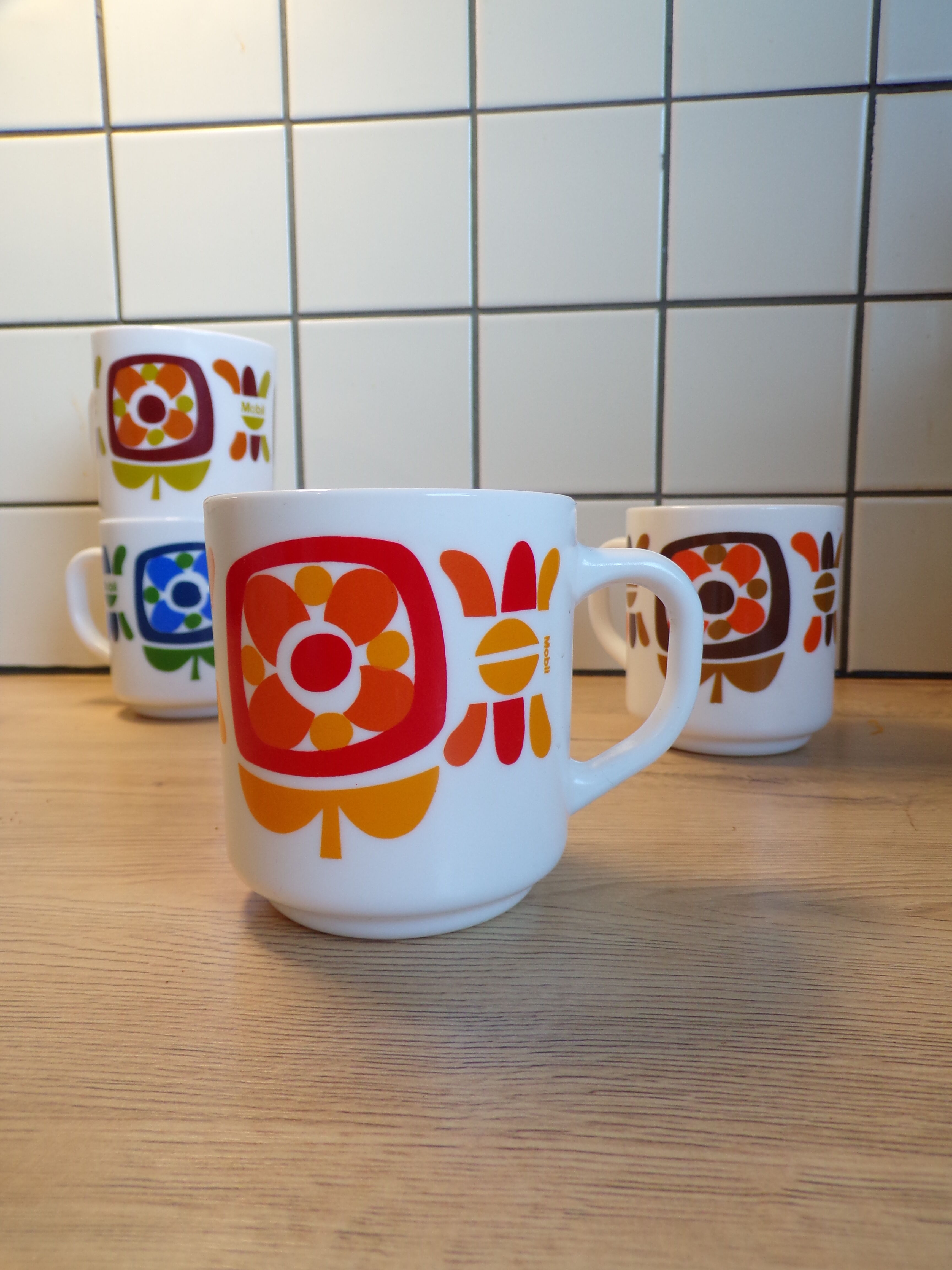 4 Arcopal Mobil mugs