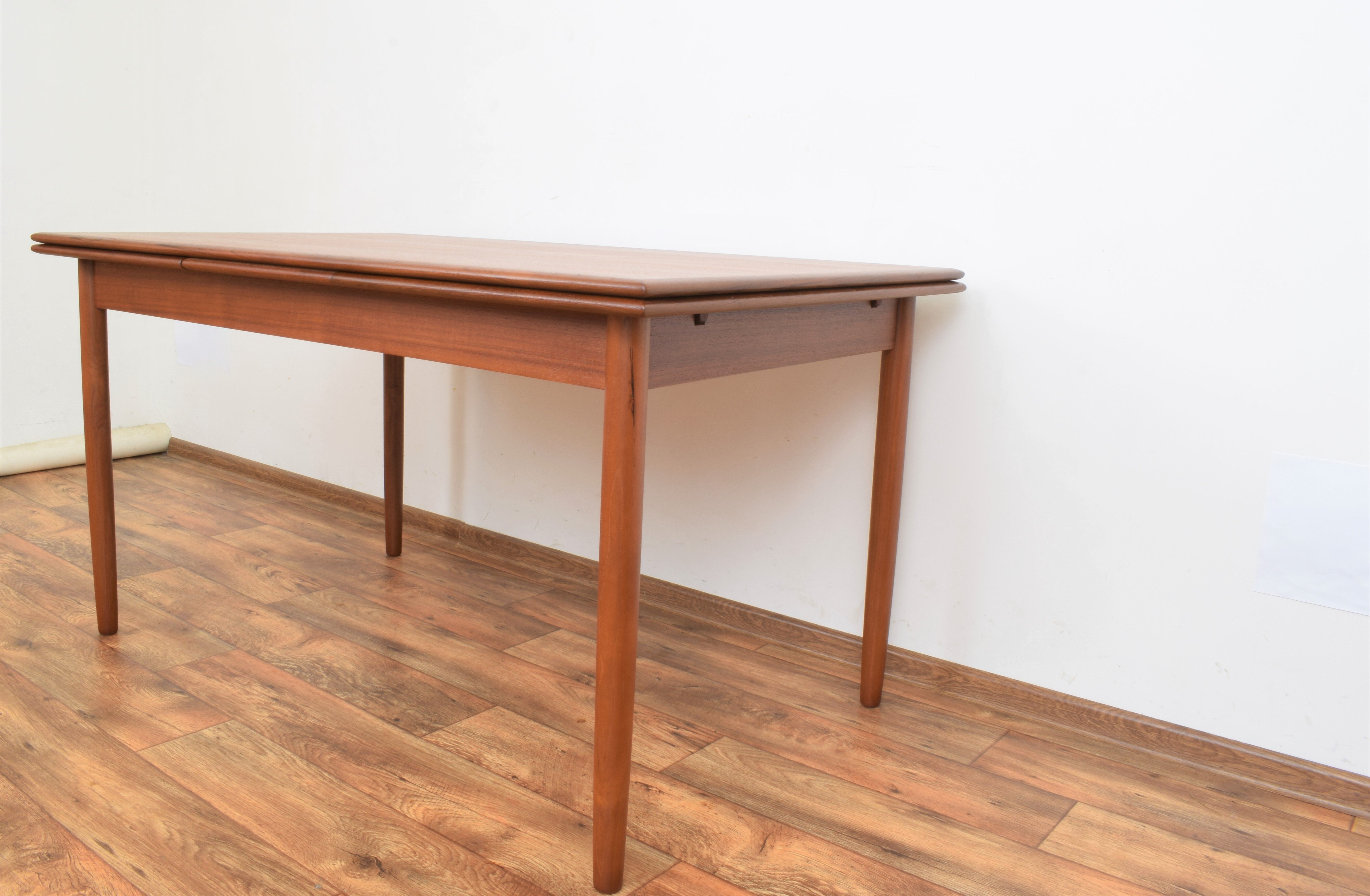 Mid-century danish teak extendable dining table, 1960