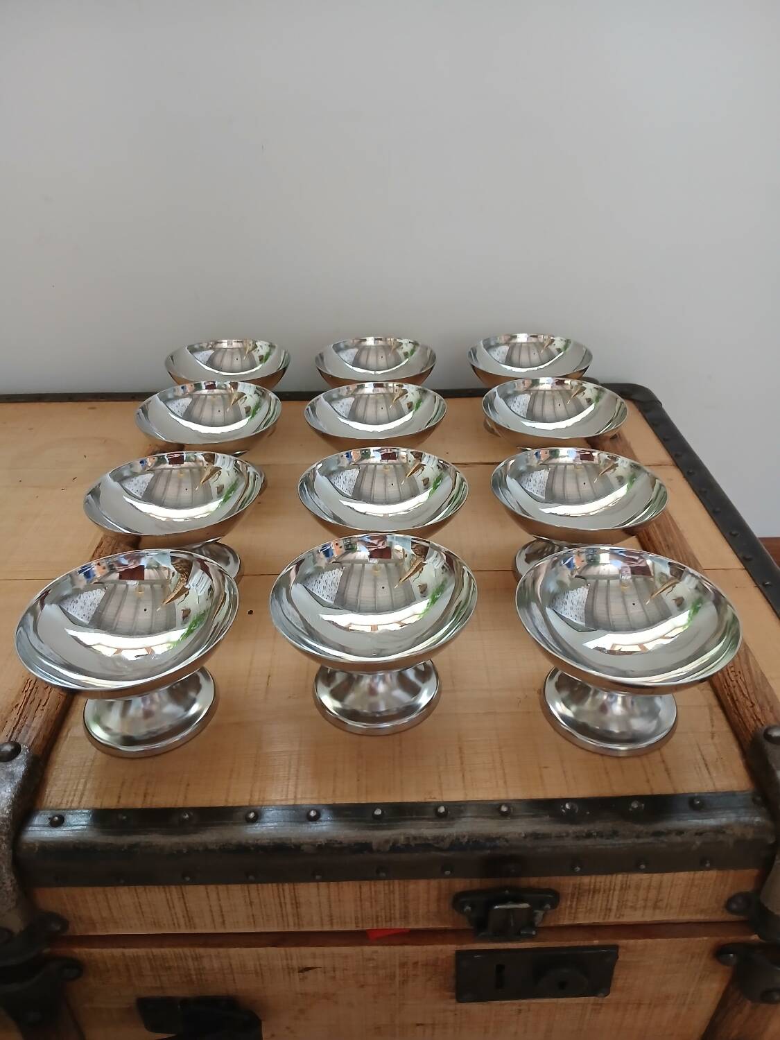 12 coupes à glace anciennes en inox