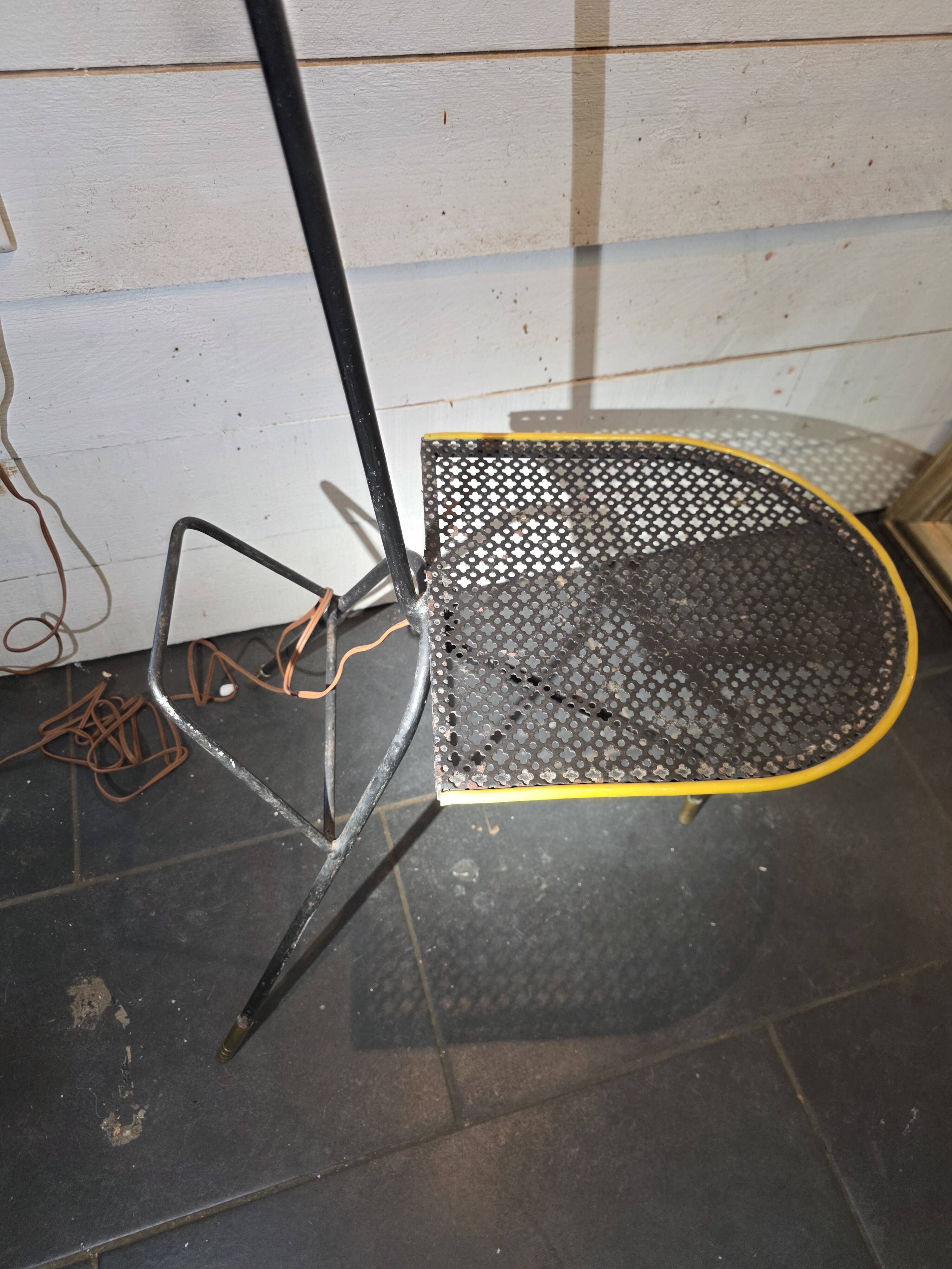 Lampadaire tripode style Matégot années 50