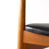 Fauteuil scandinave recouvert de similicuir
