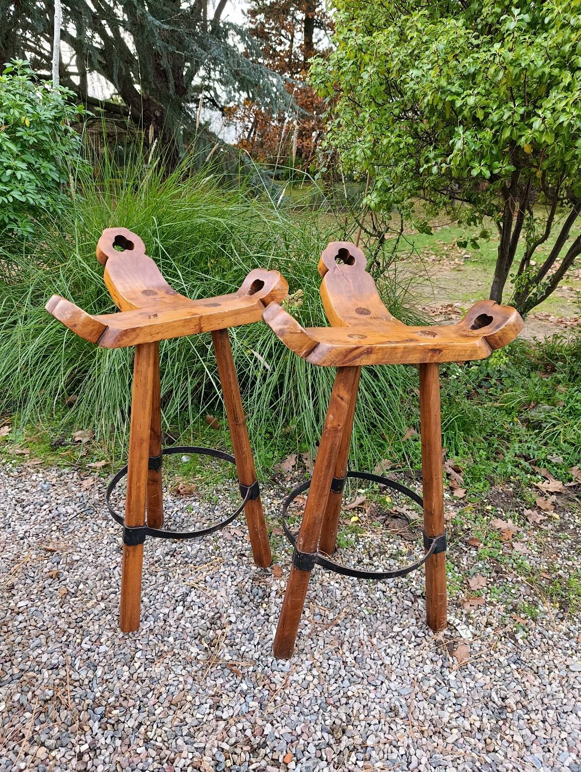 2 tabourets espagnols tripode brutaliste chêne massif, 1960