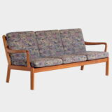 1960s Three seater Danish design sofa with wooden frame made of cherry