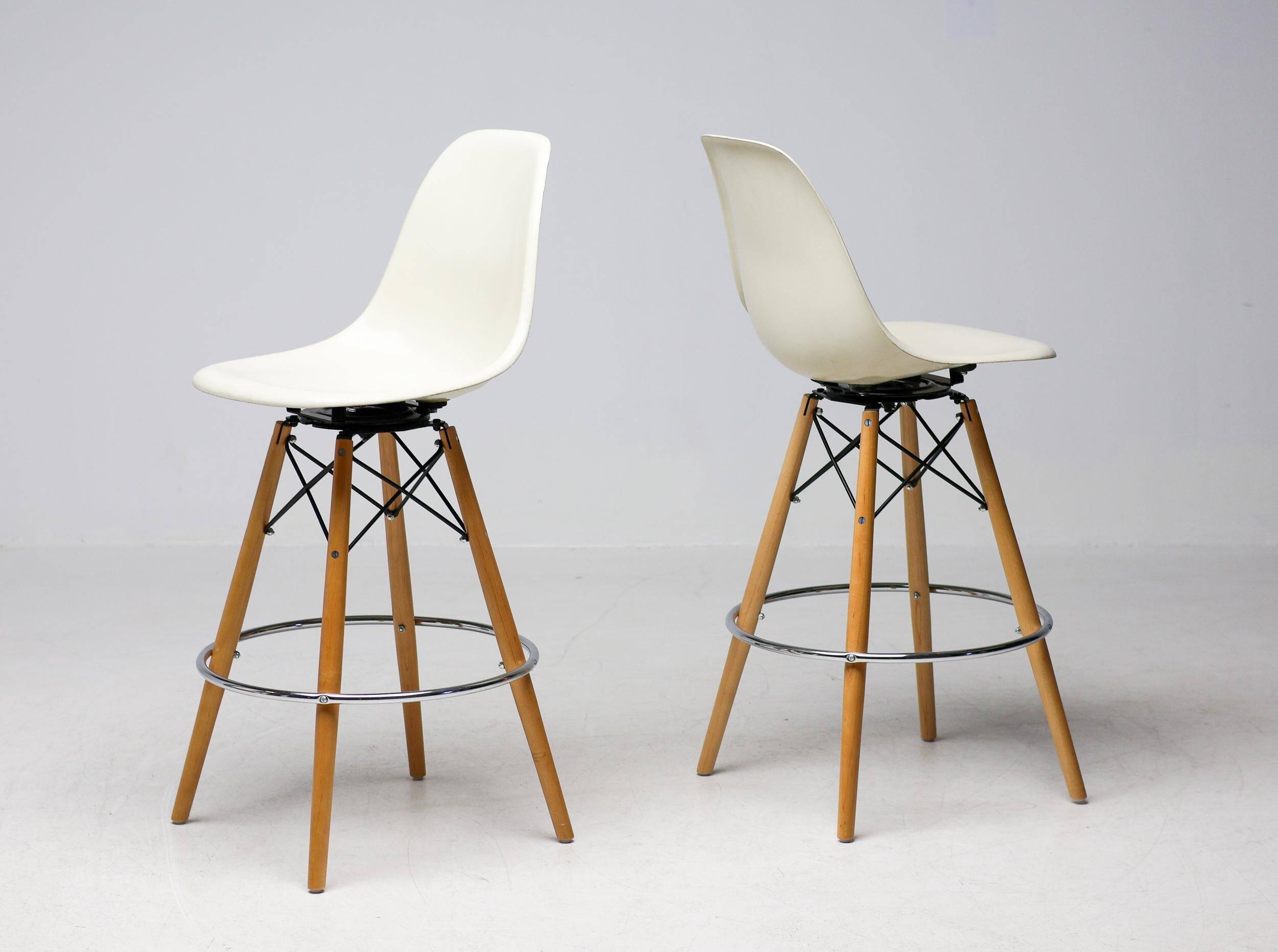 Ensemble de deux tabourets de bar Herman Miller Mid Century Modern Charles Eames "PSW".