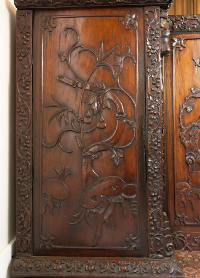 Buffet indochinois en bois de fer sculpté à la main 19ème siècle