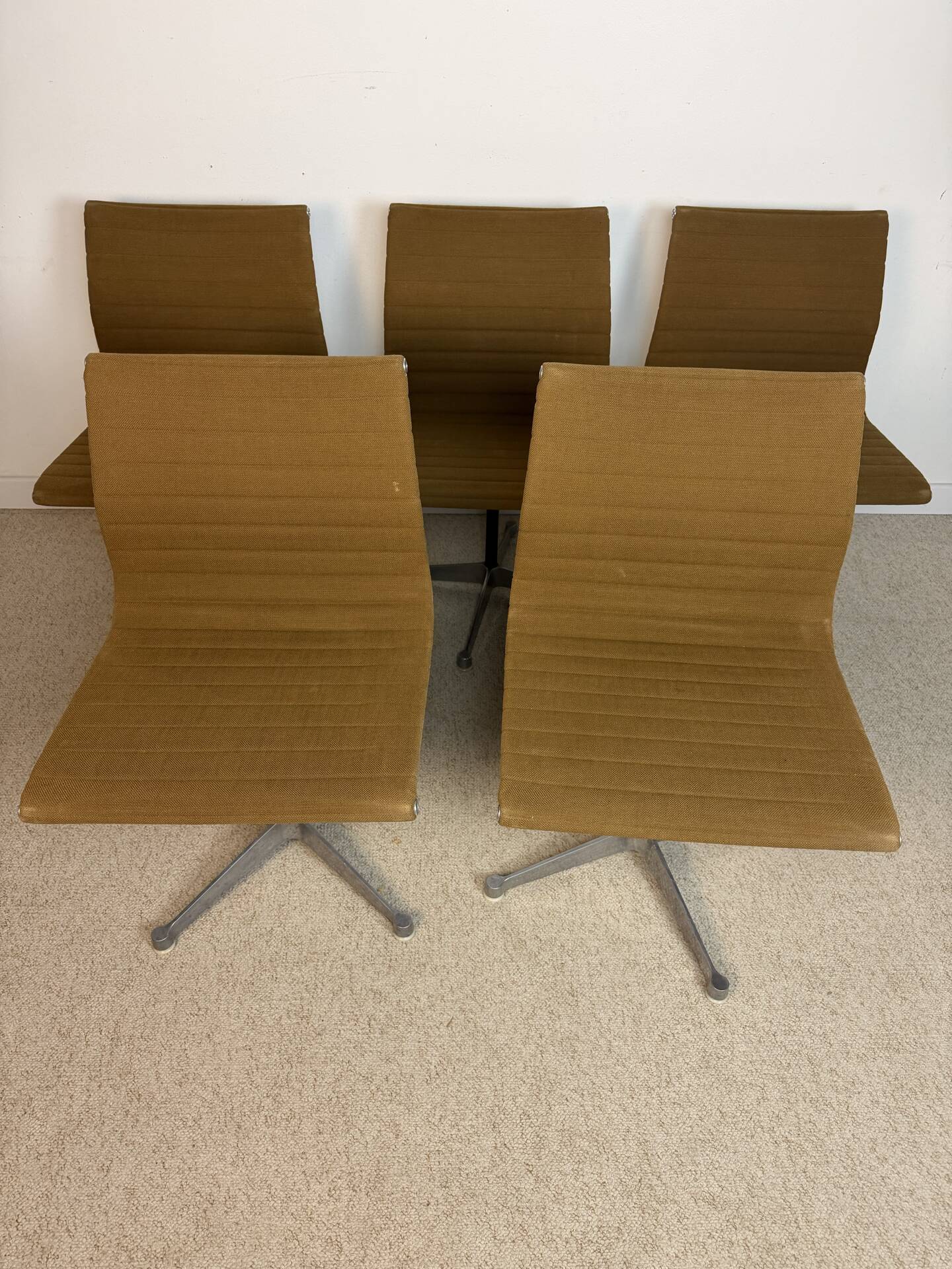 Lot de 5 chaises Herman Miller Aluminium Group – Charles & Ray Eames