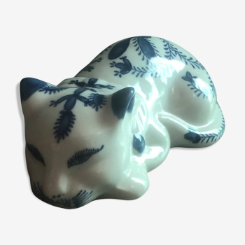 Asian porcelain cat