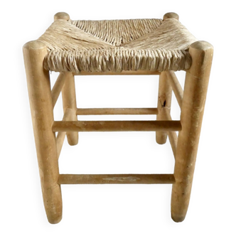 Tabouret en bois clair et assise paillée