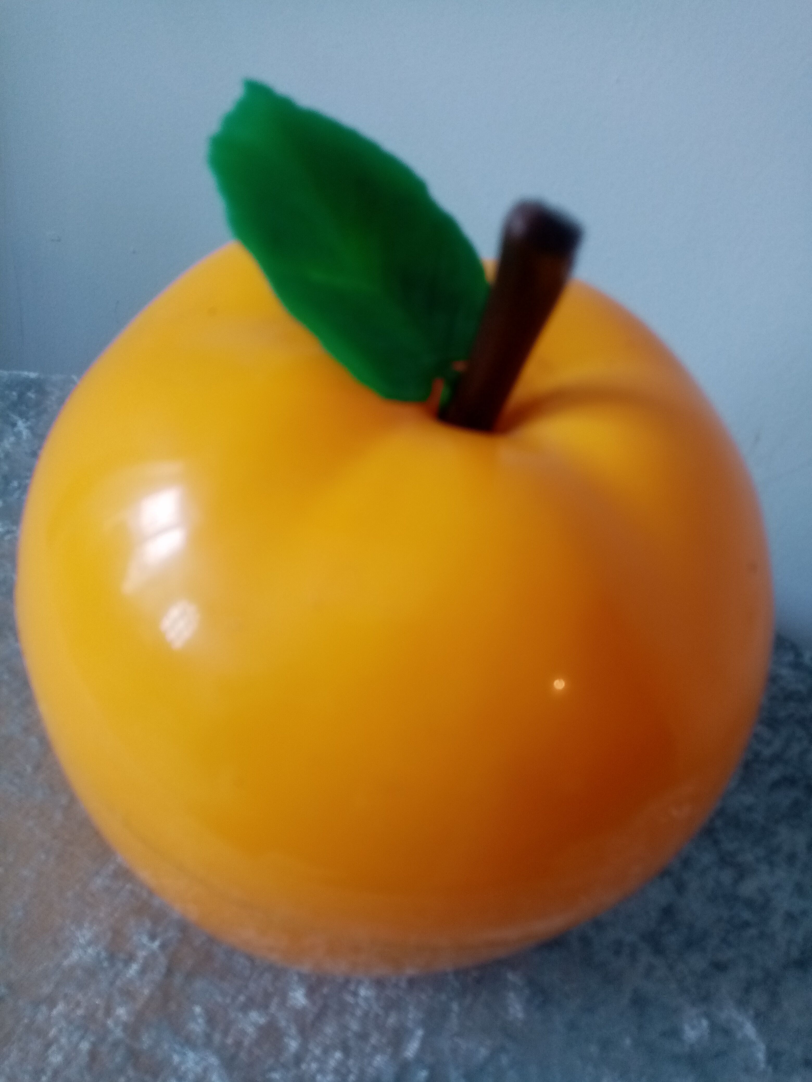 Beautiful and rare glacon apple design in yellow plastic