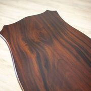 Table d'appoint en palissandre des années 20, en shellac, années 1950.