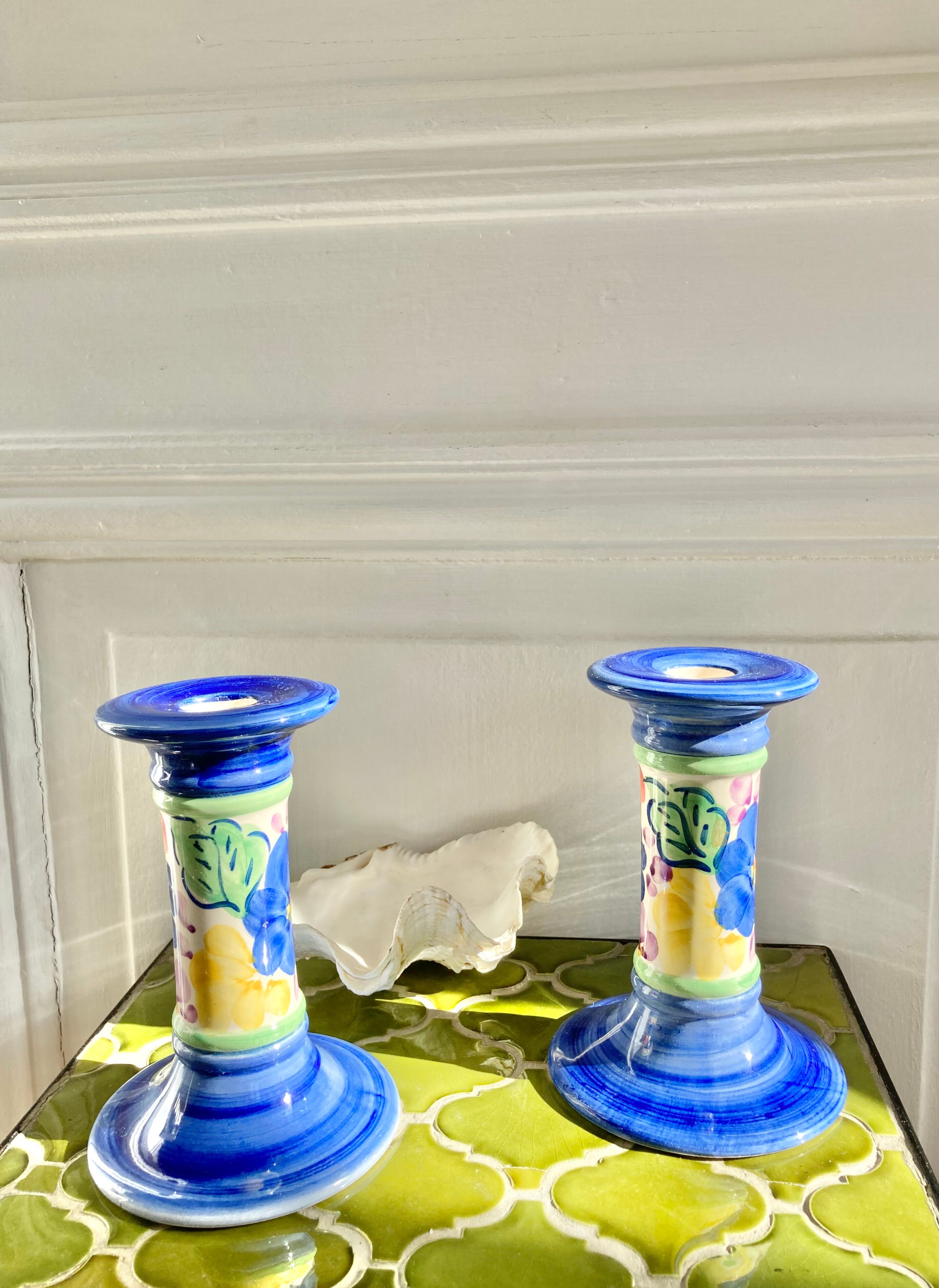 Paire de bougeoirs céramique décor fleurs
