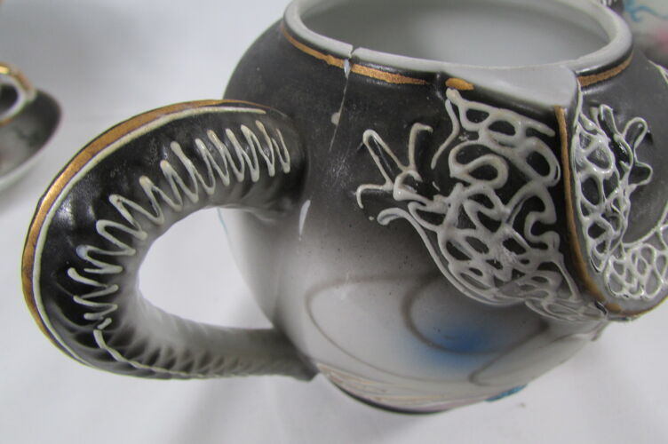 Service à thé , 19 pièces, porcelaine Kutani Dragonware, signé d'un Eagle