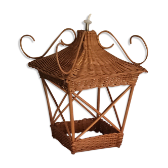 Wicker lantern suspension