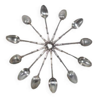 12 dessert spoons