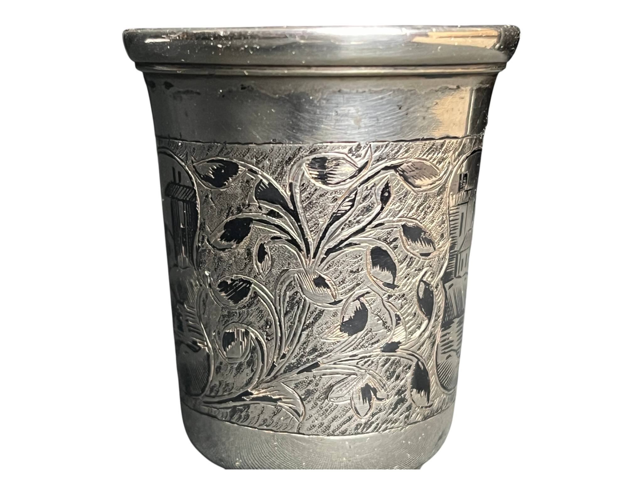 Gobelet à vodka argent russe Moscou décor ciselé XIXème