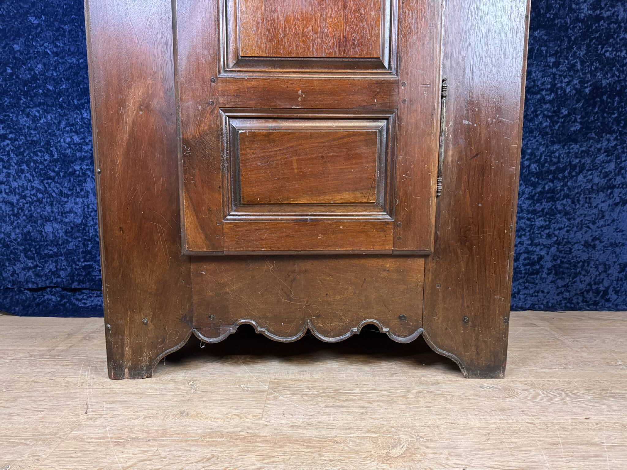 old Ardèche bonnet maker in solid walnut, Louis XIV period, circa 1680