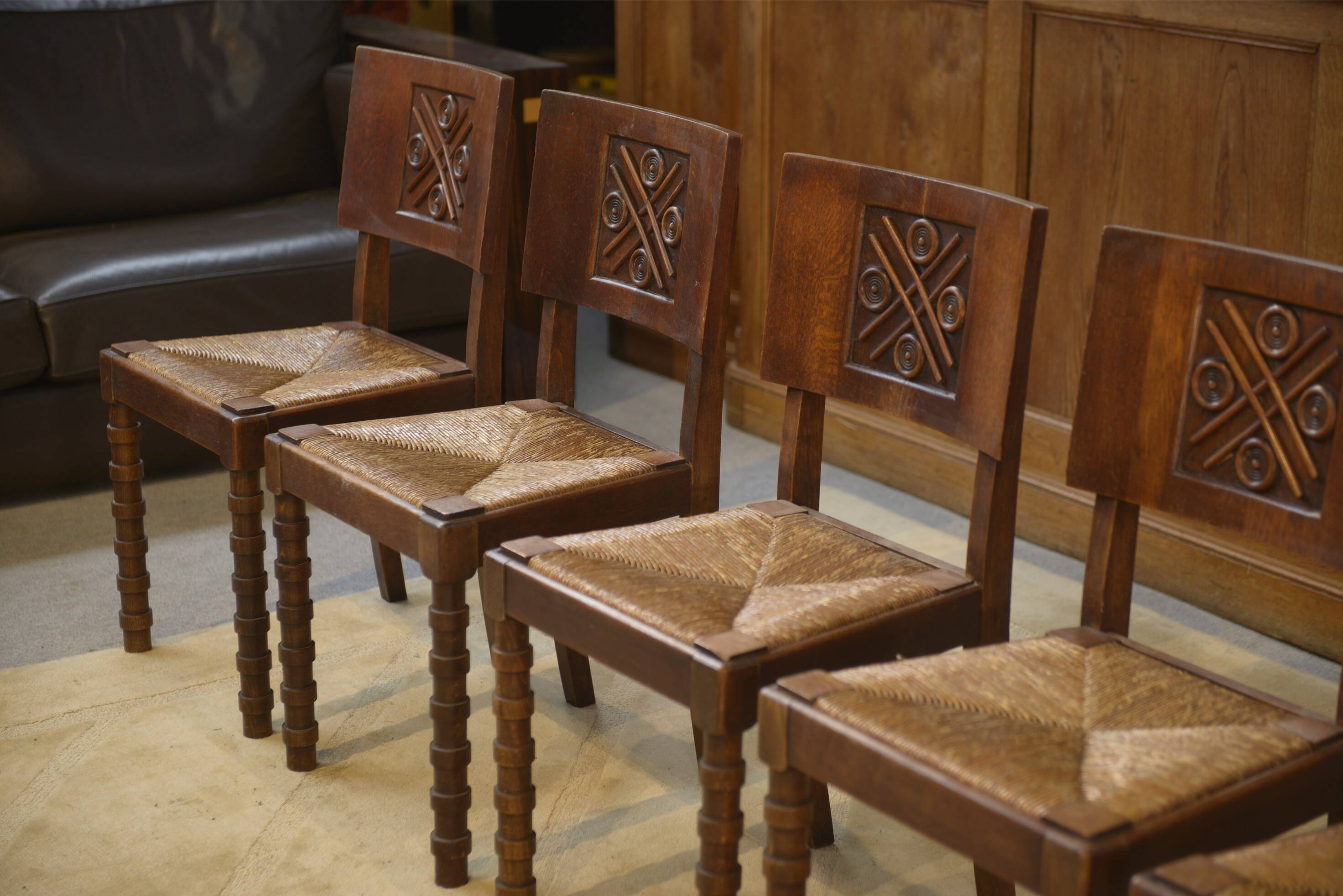 Ensemble de 6 chaises Charles Dudouyt en chêne 1950’s