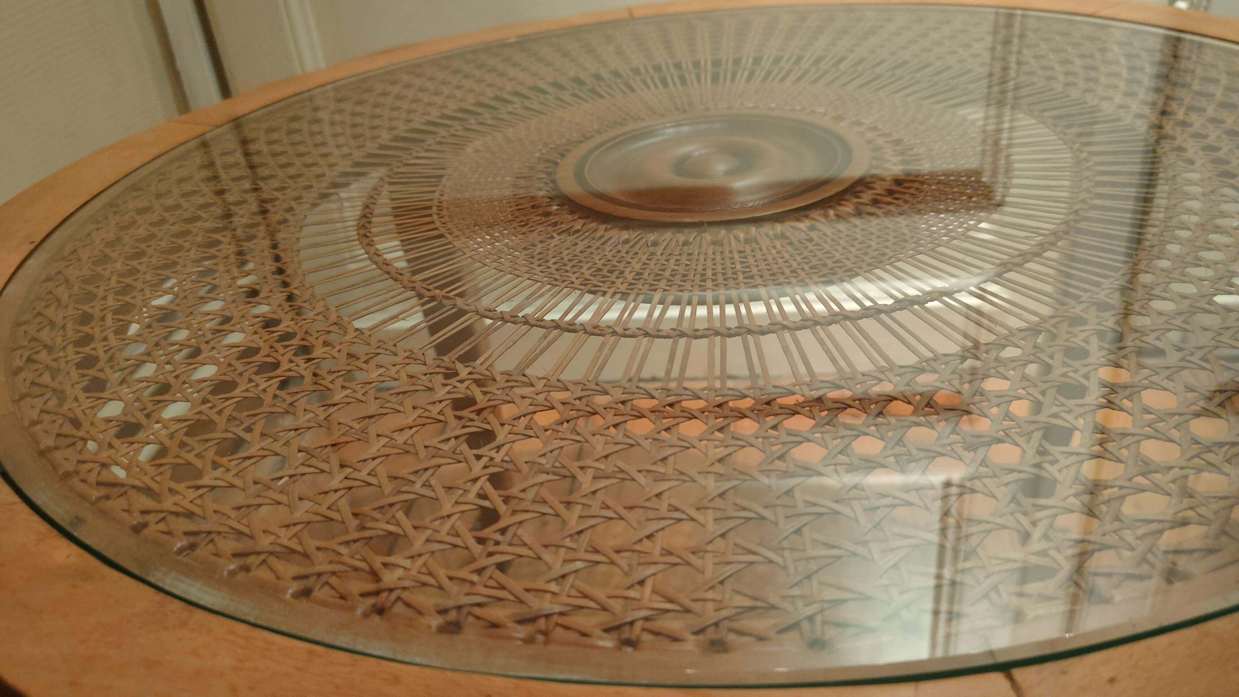 Table basse bois et cannage plateau verre