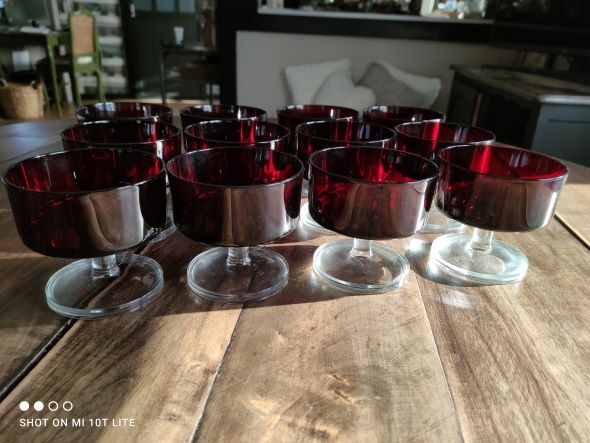 Lot de 12 coupes à champagne Luminarc modèle Suède rouge