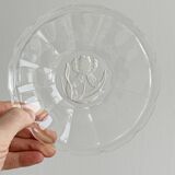 Set of 6 dessert plates, transparent glass with engraved flower pattern.