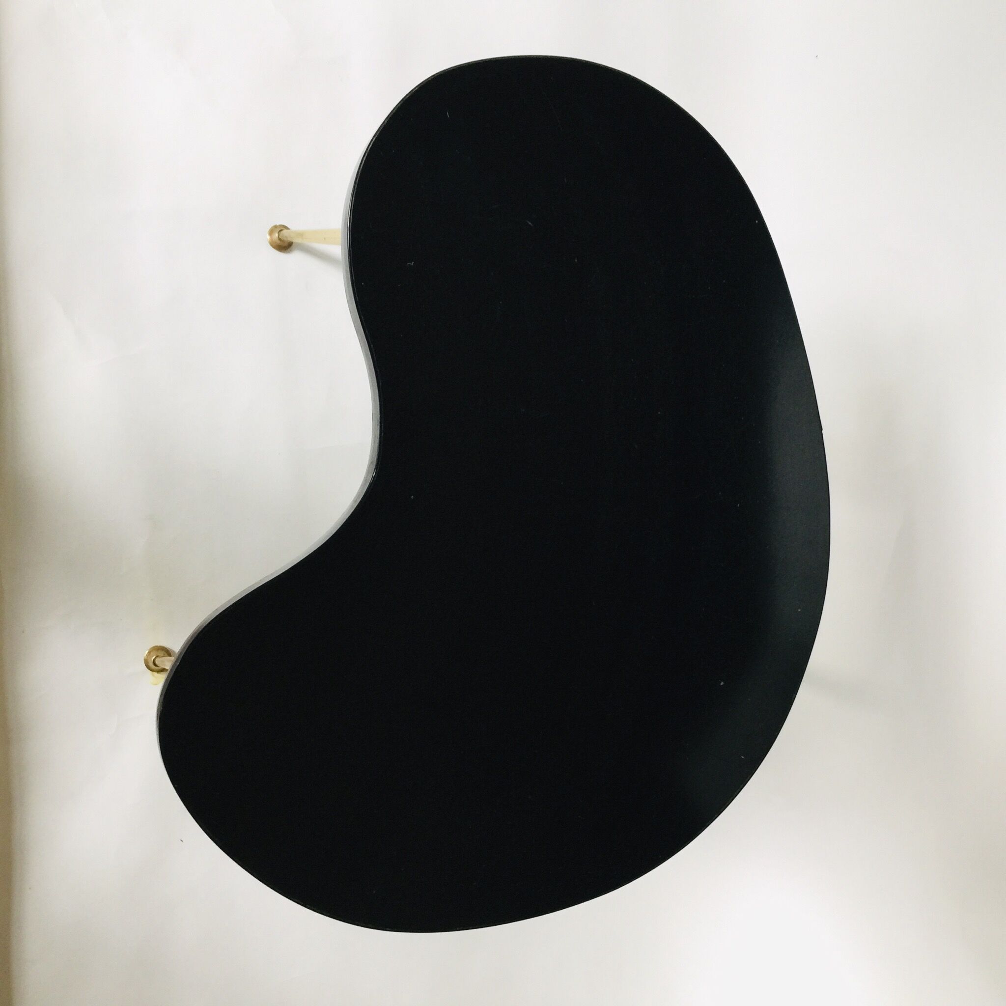 Bean-shaped side coffee table