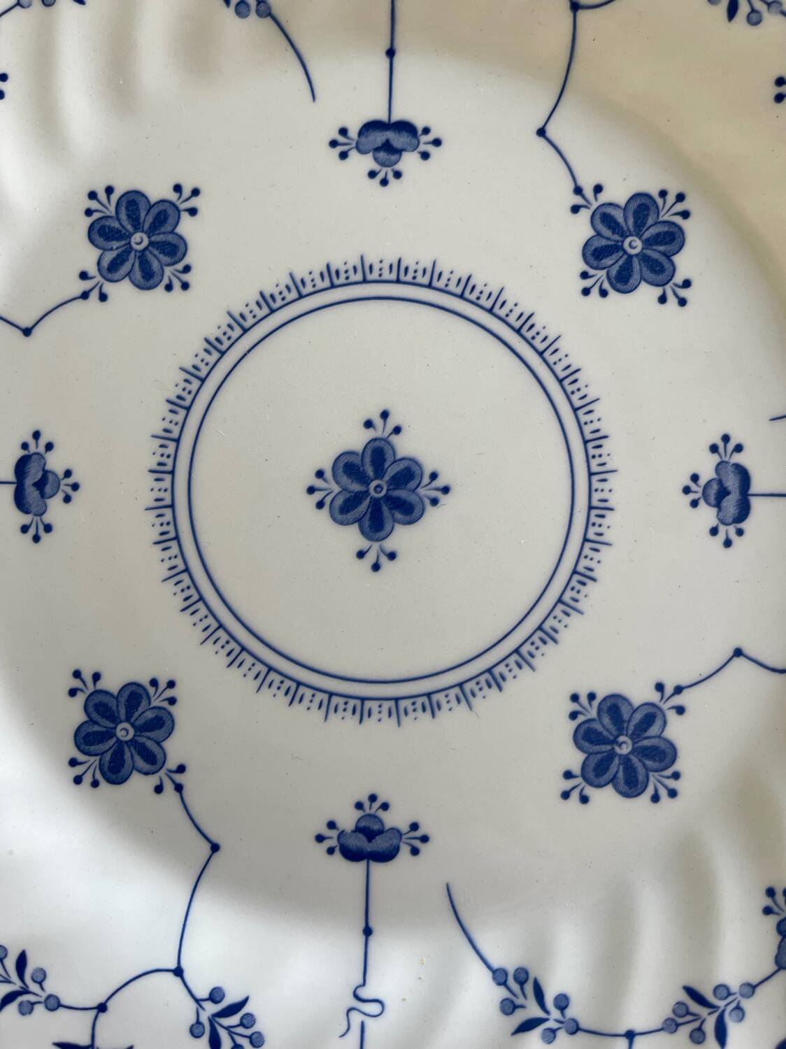 8 English dinner plates